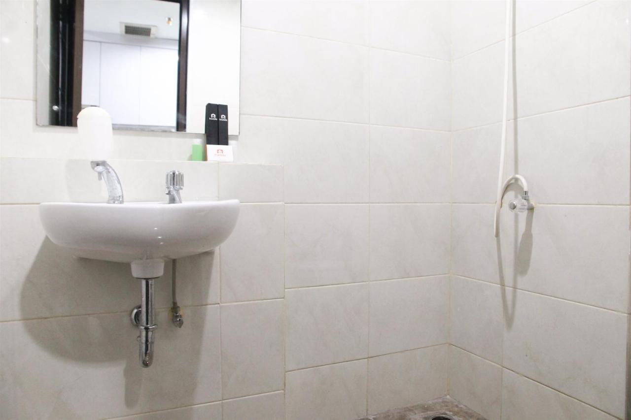 Comfortable Studio Apartment Grand Dhika City By Travelio Bekasi Exterior photo